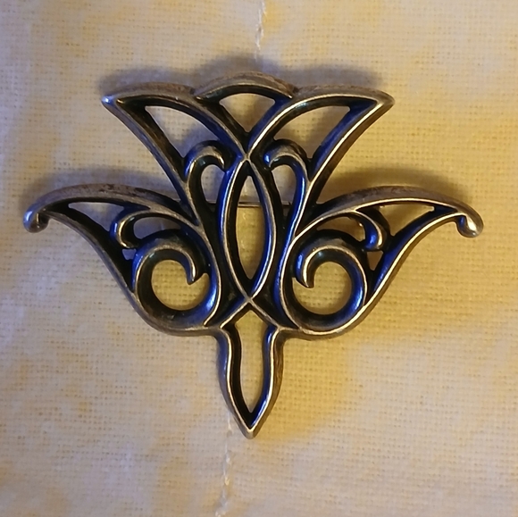 Retired James Avery Open Work Descending Dove Brooch - Picture 5 of 6